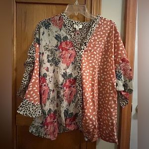 Rose and leopard pattern loose sleeve blouse.